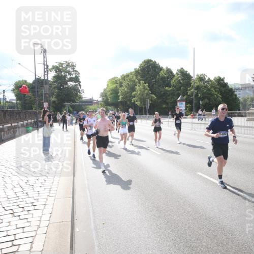 29.06.2025 - hella hamburg halbmarathon Jannik Wohlers http://msf.ph/oto/8144598 29.06.2025 09:54:17 Lombardsbrücke 1549, 1817, 1942, 2222, 2442, 2470, 2561, 2670, 2955, 3562, 4017, 4816, 5447, 5706, 5884, 6266, 6723, 6819, 6978, 7087, 7274, 8117, 8142, 8374, 8482, 8657, 8916, 9038, 9051, 9924, 10057, 11422, 11518, 11519, 11688, 12269, 12367, 12670, 13008, 13398, 13421, 13630, 13726, 13919, 14248, 14361, 14797, 14911, 15478, 15479, 16626, 16834, 17353, 17461, 17753, 17865, 18370, 18801, 18915, 18923, 18942, 19007 meine-sportfotos.de