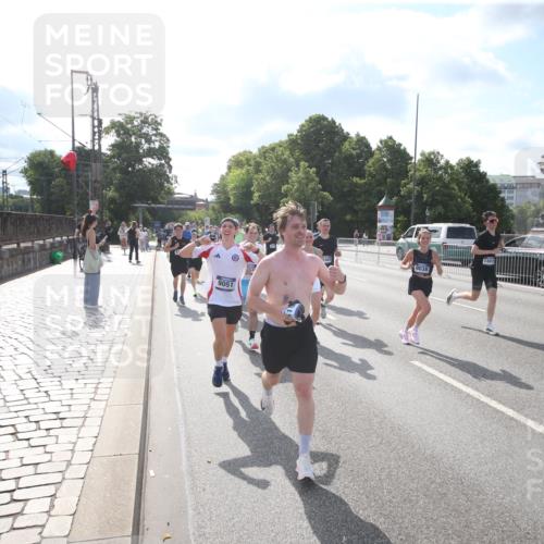 29.06.2025 - hella hamburg halbmarathon Jannik Wohlers http://msf.ph/oto/8144615 29.06.2025 09:54:18 Lombardsbrücke 1549, 1817, 1942, 2222, 2367, 2442, 2470, 2561, 2670, 2955, 4017, 4816, 5447, 5706, 5884, 6266, 6723, 6819, 6978, 7087, 7274, 8117, 8142, 8374, 8482, 8657, 8916, 8981, 9038, 9051, 9710, 9924, 10057, 11422, 11518, 11519, 11688, 12269, 12367, 12670, 13008, 13398, 13421, 13630, 13726, 13919, 14248, 14361, 14797, 14911, 15478, 15479, 16834, 17353, 17461, 17753, 17865, 18370, 18801, 18915, 18923, 18942, 19007 meine-sportfotos.de