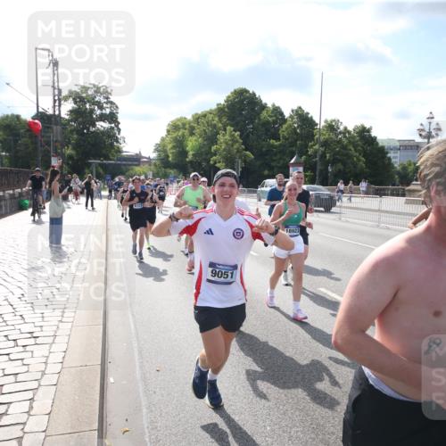 29.06.2025 - hella hamburg halbmarathon Jannik Wohlers http://msf.ph/oto/8144630 29.06.2025 09:54:19 Lombardsbrücke 1549, 1817, 1942, 2222, 2367, 2442, 2470, 2561, 2670, 2955, 4816, 5447, 5706, 5884, 6723, 6819, 6978, 7087, 7274, 7335, 8117, 8142, 8374, 8482, 8657, 8916, 8981, 9038, 9051, 9710, 9924, 11422, 11518, 11519, 11688, 12269, 12367, 12670, 13008, 13421, 13630, 13726, 13919, 14248, 14361, 14797, 14911, 15478, 15479, 15684, 16834, 16907, 17353, 17461, 17753, 17865, 18370, 18801, 18915, 18923, 18942, 19007 meine-sportfotos.de