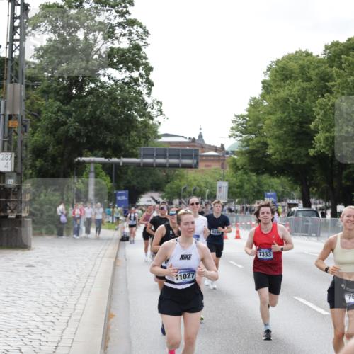 29.06.2025 - hella hamburg halbmarathon Jannik Wohlers http://msf.ph/oto/8144631 29.06.2025 10:09:42 Lombardsbrücke 1548, 3921, 5511, 7042, 7081, 7333, 7636, 8219, 8890, 9366, 9434, 9674, 10036, 10943, 11027, 12567, 16445, 16872, 17148, 18196, 18707 meine-sportfotos.de