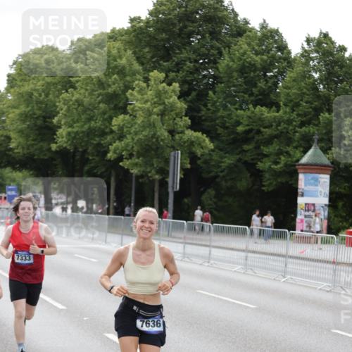 29.06.2025 - hella hamburg halbmarathon Jannik Wohlers http://msf.ph/oto/8144639 29.06.2025 10:09:43 Lombardsbrücke 1548, 3921, 5511, 7042, 7081, 7333, 7636, 8219, 8890, 9366, 9434, 9674, 10036, 10943, 11027, 12567, 16445, 16872, 17148, 18196, 18707 meine-sportfotos.de