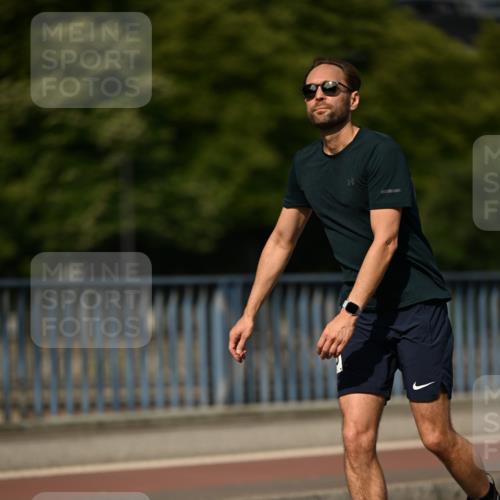 29.06.2025 - hella hamburg halbmarathon Dr. Thomas Lammeyer http://msf.ph/oto/8144660 29.06.2025 09:10:09 Kennedybrücke  meine-sportfotos.de