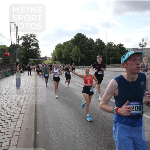 29.06.2025 - hella hamburg halbmarathon Jannik Wohlers http://msf.ph/oto/8144662 29.06.2025 09:54:49 Lombardsbrücke 1200, 1683, 1696, 2207, 2274, 2287, 2411, 2816, 3258, 3435, 3747, 4093, 4121, 4189, 5102, 5638, 5705, 6027, 6158, 6662, 6836, 6923, 6938, 7052, 7508, 7659, 8153, 8371, 8437, 8693, 8889, 8955, 9031, 9032, 9159, 9649, 9720, 9869, 9931, 9959, 10053, 10122, 10184, 10263, 10423, 10868, 11185, 11333, 11340, 12016, 12161, 12321, 12657, 13233, 13666, 14045, 15430, 15512, 15681, 15871, 16062, 16086, 16089, 16103, 16513, 16538, 17008, 17221, 17499, 17912 meine-sportfotos.de