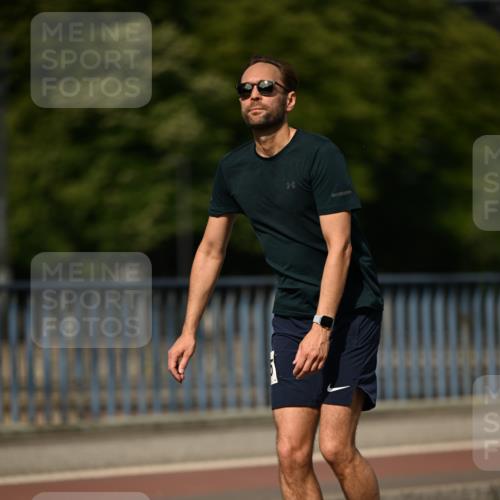 29.06.2025 - hella hamburg halbmarathon Dr. Thomas Lammeyer http://msf.ph/oto/8144668 29.06.2025 09:10:09 Kennedybrücke  meine-sportfotos.de
