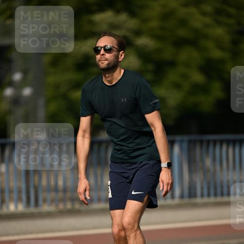 29.06.2025 - hella hamburg halbmarathon Dr. Thomas Lammeyer http://msf.ph/oto/8144673 29.06.2025 09:10:09 Kennedybrücke  meine-sportfotos.de