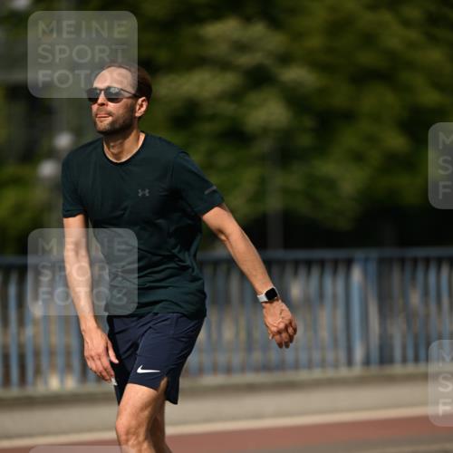 29.06.2025 - hella hamburg halbmarathon Dr. Thomas Lammeyer http://msf.ph/oto/8144678 29.06.2025 09:10:09 Kennedybrücke  meine-sportfotos.de