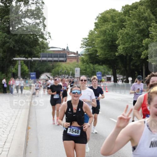 29.06.2025 - hella hamburg halbmarathon Jannik Wohlers http://msf.ph/oto/8144682 29.06.2025 10:09:44 Lombardsbrücke 1548, 3921, 5511, 7042, 7081, 7333, 7636, 8219, 8890, 9366, 9434, 9674, 10036, 10943, 11027, 12567, 16445, 16872, 17148, 18196, 18707 meine-sportfotos.de