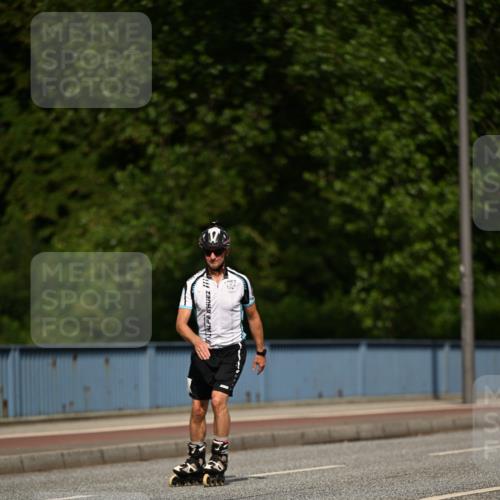 29.06.2025 - hella hamburg halbmarathon Dr. Thomas Lammeyer http://msf.ph/oto/8144683 29.06.2025 09:10:14 Kennedybrücke  meine-sportfotos.de