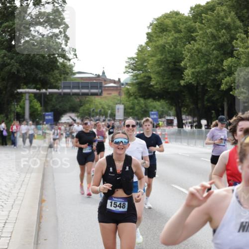 29.06.2025 - hella hamburg halbmarathon Jannik Wohlers http://msf.ph/oto/8144686 29.06.2025 10:09:44 Lombardsbrücke 1548, 3921, 5511, 7042, 7081, 7333, 7636, 8219, 8890, 9366, 9434, 9674, 10036, 10943, 11027, 12567, 16445, 16872, 17148, 18196, 18707 meine-sportfotos.de