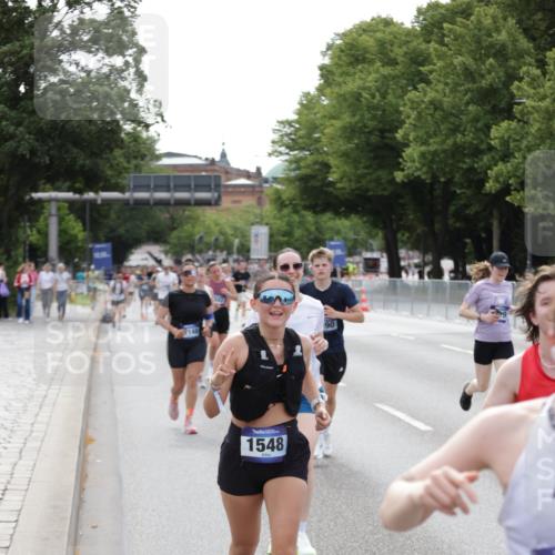 29.06.2025 - hella hamburg halbmarathon Jannik Wohlers http://msf.ph/oto/8144697 29.06.2025 10:09:44 Lombardsbrücke 1548, 3921, 5511, 7042, 7081, 7333, 7636, 8219, 8890, 9366, 9434, 9674, 10036, 10943, 11027, 12567, 16445, 16872, 17148, 18196, 18707 meine-sportfotos.de