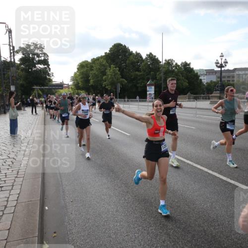 29.06.2025 - hella hamburg halbmarathon Jannik Wohlers http://msf.ph/oto/8144698 29.06.2025 09:54:49 Lombardsbrücke 1200, 1683, 1696, 2207, 2274, 2287, 2411, 2816, 3258, 3435, 3747, 4093, 4121, 4189, 5102, 5638, 5705, 6027, 6158, 6662, 6836, 6923, 6938, 7052, 7508, 7659, 8153, 8371, 8437, 8693, 8889, 8955, 9031, 9032, 9159, 9649, 9720, 9869, 9931, 9959, 10053, 10122, 10184, 10263, 10423, 10868, 11185, 11333, 11340, 12016, 12161, 12321, 12657, 13233, 13666, 14045, 15430, 15512, 15681, 15871, 16062, 16086, 16089, 16103, 16513, 16538, 17008, 17221, 17499, 17912 meine-sportfotos.de