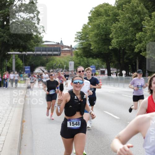 29.06.2025 - hella hamburg halbmarathon Jannik Wohlers http://msf.ph/oto/8144701 29.06.2025 10:09:44 Lombardsbrücke 1548, 3921, 5511, 7042, 7081, 7333, 7636, 8219, 8890, 9366, 9434, 9674, 10036, 10943, 11027, 12567, 16445, 16872, 17148, 18196, 18707 meine-sportfotos.de