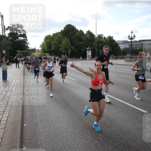 29.06.2025 - hella hamburg halbmarathon Jannik Wohlers http://msf.ph/oto/8144703 29.06.2025 09:54:49 Lombardsbrücke 1200, 1683, 1696, 2207, 2274, 2287, 2411, 2816, 3258, 3435, 3747, 4093, 4121, 4189, 5102, 5638, 5705, 6027, 6158, 6662, 6836, 6923, 6938, 7052, 7508, 7659, 8153, 8371, 8437, 8693, 8889, 8955, 9031, 9032, 9159, 9649, 9720, 9869, 9931, 9959, 10053, 10122, 10184, 10263, 10423, 10868, 11185, 11333, 11340, 12016, 12161, 12321, 12657, 13233, 13666, 14045, 15430, 15512, 15681, 15871, 16062, 16086, 16089, 16103, 16513, 16538, 17008, 17221, 17499, 17912 meine-sportfotos.de