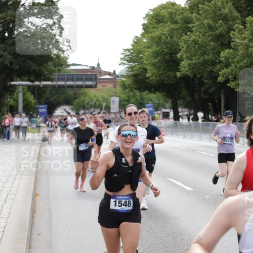 29.06.2025 - hella hamburg halbmarathon Jannik Wohlers http://msf.ph/oto/8144707 29.06.2025 10:09:45 Lombardsbrücke 1548, 3921, 5511, 7042, 7081, 7333, 7636, 8219, 8890, 9366, 9434, 9674, 10036, 10943, 11027, 12567, 16445, 16872, 17148, 18196 meine-sportfotos.de