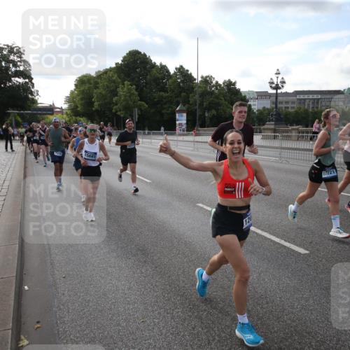 29.06.2025 - hella hamburg halbmarathon Jannik Wohlers http://msf.ph/oto/8144714 29.06.2025 09:54:50 Lombardsbrücke 1200, 1683, 1696, 2207, 2274, 2287, 2411, 2816, 3258, 3435, 3747, 4093, 4121, 4189, 5102, 5638, 5705, 6027, 6158, 6662, 6836, 6923, 6938, 7052, 7508, 7659, 8139, 8153, 8371, 8437, 8693, 8889, 8955, 9031, 9032, 9159, 9649, 9720, 9869, 9931, 9959, 10053, 10122, 10184, 10263, 10423, 10868, 11185, 11333, 11340, 12016, 12161, 12171, 12321, 12657, 13233, 13289, 13666, 14045, 15430, 15512, 15681, 15871, 16062, 16086, 16089, 16103, 16513, 16538, 17008, 17221, 17499, 17912 meine-sportfotos.de