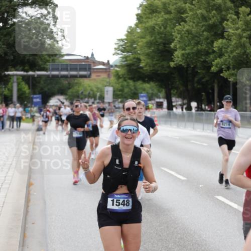 29.06.2025 - hella hamburg halbmarathon Jannik Wohlers http://msf.ph/oto/8144718 29.06.2025 10:09:45 Lombardsbrücke 1548, 3921, 5511, 7042, 7081, 7333, 7636, 8219, 8890, 9366, 9434, 9674, 10036, 10943, 11027, 12567, 16445, 16872, 17148, 18196 meine-sportfotos.de