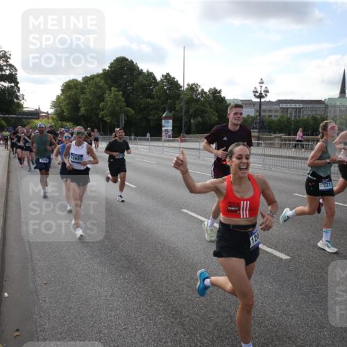 29.06.2025 - hella hamburg halbmarathon Jannik Wohlers http://msf.ph/oto/8144719 29.06.2025 09:54:50 Lombardsbrücke 1200, 1683, 1696, 2207, 2274, 2287, 2411, 2816, 3258, 3435, 3747, 4093, 4121, 4189, 5102, 5638, 5705, 6027, 6158, 6662, 6836, 6923, 6938, 7052, 7508, 7659, 8139, 8153, 8371, 8437, 8693, 8889, 8955, 9031, 9032, 9159, 9649, 9720, 9869, 9931, 9959, 10053, 10122, 10184, 10263, 10423, 10868, 11185, 11333, 11340, 12016, 12161, 12171, 12321, 12657, 13233, 13289, 13666, 14045, 15430, 15512, 15681, 15871, 16062, 16086, 16089, 16103, 16513, 16538, 17008, 17221, 17499, 17912 meine-sportfotos.de