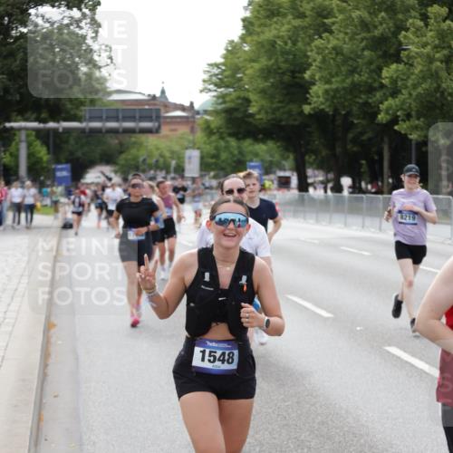 29.06.2025 - hella hamburg halbmarathon Jannik Wohlers http://msf.ph/oto/8144720 29.06.2025 10:09:45 Lombardsbrücke 1548, 3921, 5511, 7042, 7081, 7333, 7636, 8219, 8890, 9366, 9434, 9674, 10036, 10943, 11027, 12567, 16445, 16872, 17148, 18196 meine-sportfotos.de