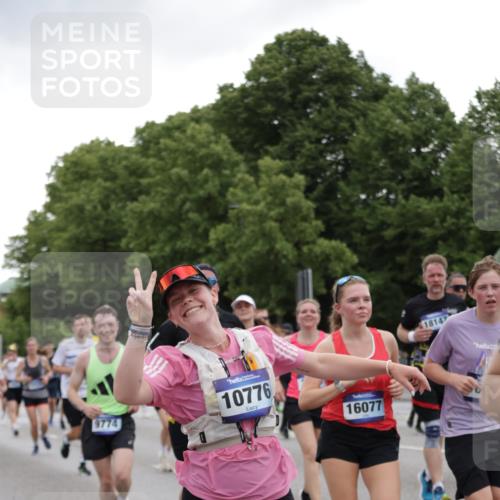29.06.2025 - hella hamburg halbmarathon Jannik Wohlers http://msf.ph/oto/8144721 29.06.2025 10:46:43 Lombardsbrücke 1073, 1185, 1286, 1593, 1607, 1961, 2211, 2327, 2537, 2555, 2556, 2665, 2981, 4184, 4239, 4483, 5111, 5114, 5796, 5953, 6485, 6496, 6879, 7073, 7430, 7431, 8131, 8486, 8684, 8706, 8967, 9050, 9139, 9557, 9758, 9774, 9949, 10903, 11378, 11618, 11621, 12258, 12538, 12630, 12989, 13172, 13430, 13431, 13819, 14370, 14680, 15806, 15865, 16077, 16684, 16836, 17015, 17288, 17356, 18147, 18403, 18654, 18674, 18753 meine-sportfotos.de