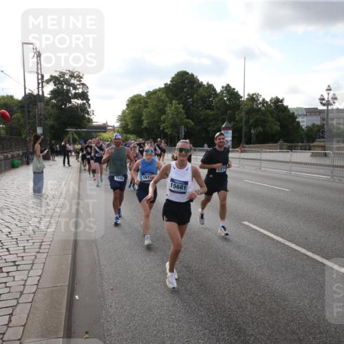 29.06.2025 - hella hamburg halbmarathon Jannik Wohlers http://msf.ph/oto/8144727 29.06.2025 09:54:50 Lombardsbrücke 1200, 1683, 1696, 2207, 2274, 2287, 2411, 2816, 3258, 3435, 3747, 4093, 4121, 4189, 5102, 5638, 5705, 6027, 6158, 6662, 6836, 6923, 6938, 7052, 7508, 7659, 8139, 8153, 8371, 8437, 8693, 8889, 8955, 9031, 9032, 9159, 9649, 9720, 9869, 9931, 9959, 10053, 10122, 10184, 10263, 10423, 10868, 11185, 11333, 11340, 12016, 12161, 12171, 12321, 12657, 13233, 13289, 13666, 14045, 15430, 15512, 15681, 15871, 16062, 16086, 16089, 16103, 16513, 16538, 17008, 17221, 17499, 17912 meine-sportfotos.de