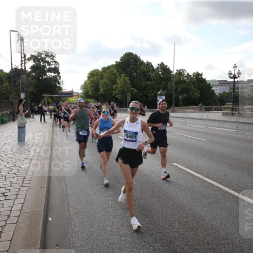 29.06.2025 - hella hamburg halbmarathon Jannik Wohlers http://msf.ph/oto/8144732 29.06.2025 09:54:50 Lombardsbrücke 1200, 1683, 1696, 2207, 2274, 2287, 2411, 2816, 3258, 3435, 3747, 4093, 4121, 4189, 5102, 5638, 5705, 6027, 6158, 6662, 6836, 6923, 6938, 7052, 7508, 7659, 8139, 8153, 8371, 8437, 8693, 8889, 8955, 9031, 9032, 9159, 9649, 9720, 9869, 9931, 9959, 10053, 10122, 10184, 10263, 10423, 10868, 11185, 11333, 11340, 12016, 12161, 12171, 12321, 12657, 13233, 13289, 13666, 14045, 15430, 15512, 15681, 15871, 16062, 16086, 16089, 16103, 16513, 16538, 17008, 17221, 17499, 17912 meine-sportfotos.de