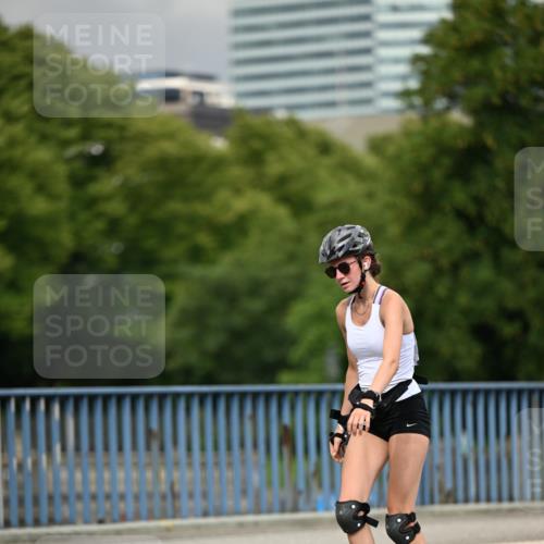 29.06.2025 - hella hamburg halbmarathon Dr. Thomas Lammeyer http://msf.ph/oto/8144734 29.06.2025 09:12:57 Kennedybrücke  meine-sportfotos.de