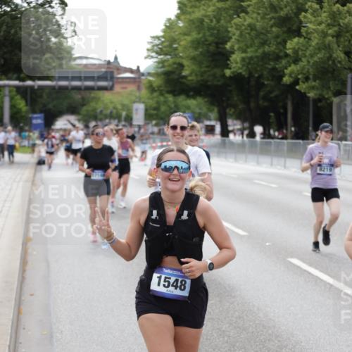 29.06.2025 - hella hamburg halbmarathon Jannik Wohlers http://msf.ph/oto/8144738 29.06.2025 10:09:45 Lombardsbrücke 1548, 3921, 5511, 7042, 7081, 7333, 7636, 8219, 8890, 9366, 9434, 9674, 10036, 10943, 11027, 12567, 16445, 16872, 17148, 18196 meine-sportfotos.de