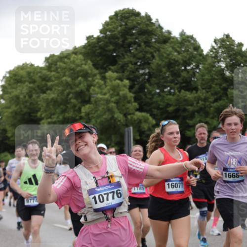29.06.2025 - hella hamburg halbmarathon Jannik Wohlers http://msf.ph/oto/8144739 29.06.2025 10:46:43 Lombardsbrücke 1073, 1185, 1286, 1593, 1607, 1961, 2211, 2327, 2537, 2555, 2556, 2665, 2981, 4184, 4239, 4483, 5111, 5114, 5796, 5953, 6485, 6496, 6879, 7073, 7430, 7431, 8131, 8486, 8684, 8706, 8967, 9050, 9139, 9557, 9758, 9774, 9949, 10903, 11378, 11618, 11621, 12258, 12538, 12630, 12989, 13172, 13430, 13431, 13819, 14370, 14680, 15806, 15865, 16077, 16684, 16836, 17015, 17288, 17356, 18147, 18403, 18654, 18674, 18753 meine-sportfotos.de