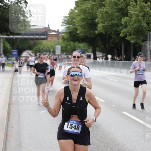 29.06.2025 - hella hamburg halbmarathon Jannik Wohlers http://msf.ph/oto/8144741 29.06.2025 10:09:45 Lombardsbrücke 1548, 3921, 5511, 7042, 7081, 7333, 7636, 8219, 8890, 9366, 9434, 9674, 10036, 10943, 11027, 12567, 16445, 16872, 17148, 18196 meine-sportfotos.de