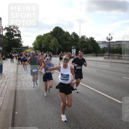 29.06.2025 - hella hamburg halbmarathon Jannik Wohlers http://msf.ph/oto/8144742 29.06.2025 09:54:51 Lombardsbrücke 1200, 1683, 1696, 2207, 2274, 2287, 2411, 3258, 3435, 3747, 4093, 4121, 4189, 5102, 5638, 5705, 6027, 6158, 6662, 6836, 6938, 7052, 7508, 7659, 8139, 8153, 8371, 8437, 8693, 8889, 8955, 9031, 9032, 9159, 9529, 9649, 9720, 9869, 9931, 9959, 10053, 10122, 10184, 10263, 10423, 10868, 11185, 11340, 12016, 12161, 12171, 12321, 13233, 13289, 13570, 14045, 15430, 15512, 15681, 15871, 16062, 16086, 16089, 16103, 16513, 16538, 17008, 17221, 17499, 17912 meine-sportfotos.de