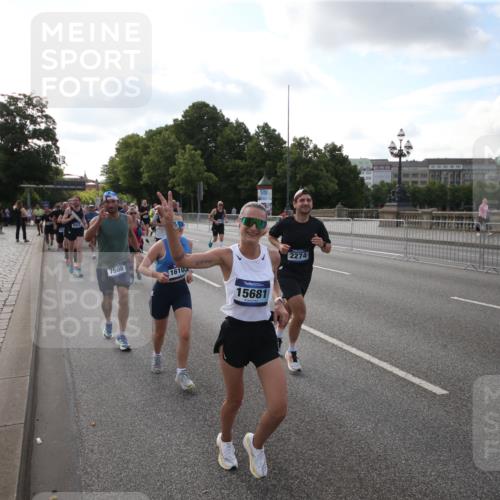 29.06.2025 - hella hamburg halbmarathon Jannik Wohlers http://msf.ph/oto/8144749 29.06.2025 09:54:51 Lombardsbrücke 1200, 1683, 1696, 2207, 2274, 2287, 2411, 3258, 3435, 3747, 4093, 4121, 4189, 5102, 5638, 5705, 6027, 6158, 6662, 6836, 6938, 7052, 7508, 7659, 8139, 8153, 8371, 8437, 8693, 8889, 8955, 9031, 9032, 9159, 9529, 9649, 9720, 9869, 9931, 9959, 10053, 10122, 10184, 10263, 10423, 10868, 11185, 11340, 12016, 12161, 12171, 12321, 13233, 13289, 13570, 14045, 15430, 15512, 15681, 15871, 16062, 16086, 16089, 16103, 16513, 16538, 17008, 17221, 17499, 17912 meine-sportfotos.de