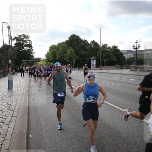 29.06.2025 - hella hamburg halbmarathon Jannik Wohlers http://msf.ph/oto/8144756 29.06.2025 09:54:51 Lombardsbrücke 1200, 1683, 1696, 2207, 2274, 2287, 2411, 3258, 3435, 3747, 4093, 4121, 4189, 5102, 5638, 5705, 6027, 6158, 6662, 6836, 6938, 7052, 7508, 7659, 8139, 8153, 8371, 8437, 8693, 8889, 8955, 9031, 9032, 9159, 9529, 9649, 9720, 9869, 9931, 9959, 10053, 10122, 10184, 10263, 10423, 10868, 11185, 11340, 12016, 12161, 12171, 12321, 13233, 13289, 13570, 14045, 15430, 15512, 15681, 15871, 16062, 16086, 16089, 16103, 16513, 16538, 17008, 17221, 17499, 17912 meine-sportfotos.de