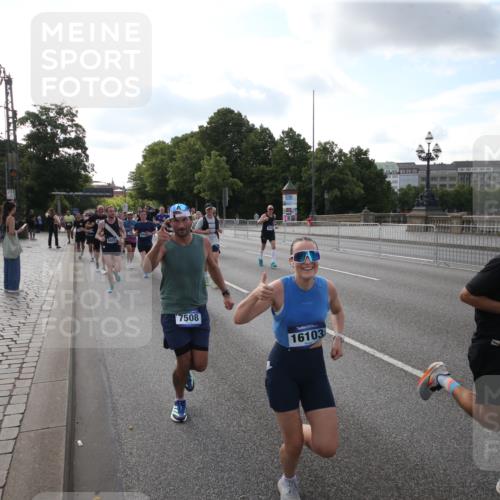 29.06.2025 - hella hamburg halbmarathon Jannik Wohlers http://msf.ph/oto/8144761 29.06.2025 09:54:51 Lombardsbrücke 1200, 1683, 1696, 2207, 2274, 2287, 2411, 3258, 3435, 3747, 4093, 4121, 4189, 5102, 5638, 5705, 6027, 6158, 6662, 6836, 6938, 7052, 7508, 7659, 8139, 8153, 8371, 8437, 8693, 8889, 8955, 9031, 9032, 9159, 9529, 9649, 9720, 9869, 9931, 9959, 10053, 10122, 10184, 10263, 10423, 10868, 11185, 11340, 12016, 12161, 12171, 12321, 13233, 13289, 13570, 14045, 15430, 15512, 15681, 15871, 16062, 16086, 16089, 16103, 16513, 16538, 17008, 17221, 17499, 17912 meine-sportfotos.de