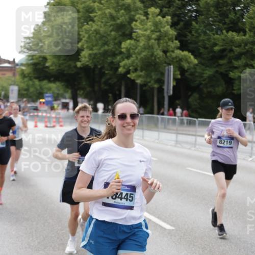 29.06.2025 - hella hamburg halbmarathon Jannik Wohlers http://msf.ph/oto/8144763 29.06.2025 10:09:46 Lombardsbrücke 1548, 3921, 5511, 7042, 7081, 7333, 7636, 8219, 8890, 9366, 9434, 9674, 10036, 10943, 11027, 16445, 16872, 17148, 18196 meine-sportfotos.de