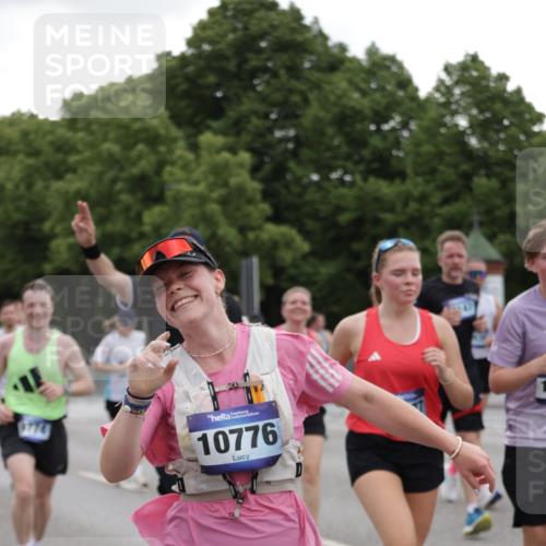 29.06.2025 - hella hamburg halbmarathon Jannik Wohlers http://msf.ph/oto/8144764 29.06.2025 10:46:43 Lombardsbrücke 1073, 1185, 1286, 1593, 1607, 1961, 2211, 2327, 2537, 2555, 2556, 2665, 2981, 4184, 4239, 4483, 5111, 5114, 5796, 5953, 6485, 6496, 6879, 7073, 7430, 7431, 8131, 8486, 8684, 8706, 8967, 9050, 9139, 9557, 9758, 9774, 9949, 10903, 11378, 11618, 11621, 12258, 12538, 12630, 12989, 13172, 13430, 13431, 13819, 14370, 14680, 15806, 15865, 16077, 16684, 16836, 17015, 17288, 17356, 18147, 18403, 18654, 18674, 18753 meine-sportfotos.de