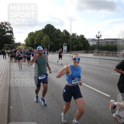 29.06.2025 - hella hamburg halbmarathon Jannik Wohlers http://msf.ph/oto/8144769 29.06.2025 09:54:51 Lombardsbrücke 1200, 1683, 1696, 2207, 2274, 2287, 2411, 3258, 3435, 3747, 4093, 4121, 4189, 5102, 5638, 5705, 6027, 6158, 6662, 6836, 6938, 7052, 7508, 7659, 8139, 8153, 8371, 8437, 8693, 8889, 8955, 9031, 9032, 9159, 9529, 9649, 9720, 9869, 9931, 9959, 10053, 10122, 10184, 10263, 10423, 10868, 11185, 11340, 12016, 12161, 12171, 12321, 13233, 13289, 13570, 14045, 15430, 15512, 15681, 15871, 16062, 16086, 16089, 16103, 16513, 16538, 17008, 17221, 17499, 17912 meine-sportfotos.de