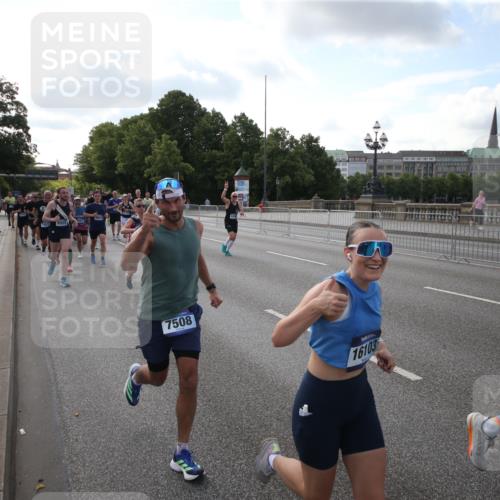 29.06.2025 - hella hamburg halbmarathon Jannik Wohlers http://msf.ph/oto/8144782 29.06.2025 09:54:51 Lombardsbrücke 1200, 1683, 1696, 2207, 2274, 2287, 2411, 3258, 3435, 3747, 4093, 4121, 4189, 5102, 5638, 5705, 6027, 6158, 6662, 6836, 6938, 7052, 7508, 7659, 8139, 8153, 8371, 8437, 8693, 8889, 8955, 9031, 9032, 9159, 9529, 9649, 9720, 9869, 9931, 9959, 10053, 10122, 10184, 10263, 10423, 10868, 11185, 11340, 12016, 12161, 12171, 12321, 13233, 13289, 13570, 14045, 15430, 15512, 15681, 15871, 16062, 16086, 16089, 16103, 16513, 16538, 17008, 17221, 17499, 17912 meine-sportfotos.de