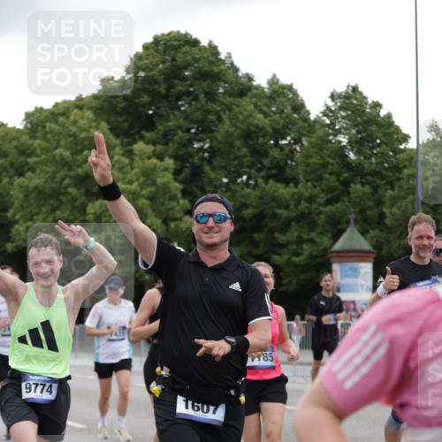 29.06.2025 - hella hamburg halbmarathon Jannik Wohlers http://msf.ph/oto/8144783 29.06.2025 10:46:44 Lombardsbrücke 1073, 1185, 1286, 1593, 1607, 1704, 1961, 2327, 2537, 2555, 2556, 2665, 4184, 4239, 4483, 5111, 5114, 5796, 5953, 6485, 6496, 6879, 7073, 7430, 7431, 8131, 8684, 8706, 8967, 9557, 9758, 9774, 9949, 10903, 11378, 11618, 11621, 12258, 12538, 12630, 12989, 13172, 13430, 13431, 13819, 14370, 14680, 15806, 15865, 16077, 16684, 16836, 17015, 17288, 17356, 18147, 18403, 18654, 18674, 18753 meine-sportfotos.de