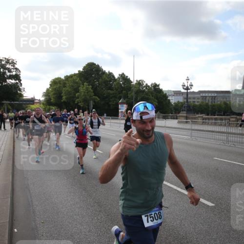 29.06.2025 - hella hamburg halbmarathon Jannik Wohlers http://msf.ph/oto/8144788 29.06.2025 09:54:52 Lombardsbrücke 1200, 1683, 1696, 1706, 2207, 2274, 2287, 2411, 3258, 3435, 3747, 4093, 4121, 4189, 5102, 5638, 6027, 6158, 6662, 6836, 6938, 7052, 7508, 7659, 8139, 8153, 8371, 8437, 8454, 8693, 8889, 8899, 8955, 9031, 9032, 9159, 9529, 9649, 9720, 9869, 9931, 9959, 10053, 10122, 10184, 10263, 10423, 10868, 11185, 11340, 12016, 12161, 12171, 12321, 13233, 13289, 13570, 14045, 15430, 15681, 16086, 16089, 16103, 16513, 16538, 17008, 17221, 17499, 17912 meine-sportfotos.de