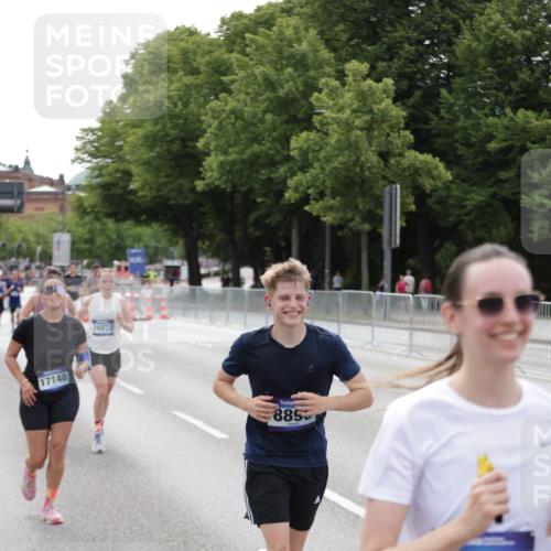 29.06.2025 - hella hamburg halbmarathon Jannik Wohlers http://msf.ph/oto/8144792 29.06.2025 10:09:47 Lombardsbrücke 1548, 3921, 5511, 7042, 7081, 7333, 7636, 8219, 8890, 9366, 9434, 9674, 10036, 10943, 11027, 13797, 16445, 16872, 17148, 18196 meine-sportfotos.de