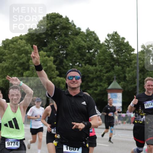 29.06.2025 - hella hamburg halbmarathon Jannik Wohlers http://msf.ph/oto/8144796 29.06.2025 10:46:44 Lombardsbrücke 1073, 1185, 1286, 1593, 1607, 1704, 1961, 2327, 2537, 2555, 2556, 2665, 4184, 4239, 4483, 5111, 5114, 5796, 5953, 6485, 6496, 6879, 7073, 7430, 7431, 8131, 8684, 8706, 8967, 9557, 9758, 9774, 9949, 10903, 11378, 11618, 11621, 12258, 12538, 12630, 12989, 13172, 13430, 13431, 13819, 14370, 14680, 15806, 15865, 16077, 16684, 16836, 17015, 17288, 17356, 18147, 18403, 18654, 18674, 18753 meine-sportfotos.de