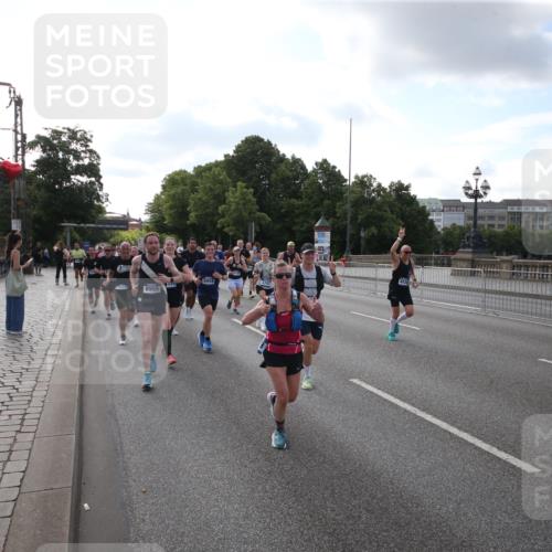 29.06.2025 - hella hamburg halbmarathon Jannik Wohlers http://msf.ph/oto/8144803 29.06.2025 09:54:53 Lombardsbrücke 1200, 1683, 1696, 1706, 2207, 2274, 2287, 2411, 3258, 3435, 3747, 4093, 4121, 4189, 5102, 5638, 5708, 6027, 6158, 6662, 6836, 6938, 7052, 7312, 7508, 7659, 8139, 8153, 8218, 8371, 8437, 8454, 8693, 8720, 8889, 8899, 8955, 9031, 9032, 9159, 9529, 9649, 9720, 9869, 9931, 9959, 10053, 10122, 10184, 10263, 10423, 10868, 11185, 11340, 12016, 12171, 12321, 12533, 12891, 13233, 13289, 13570, 14045, 15430, 15681, 16086, 16089, 16103, 16513, 16538, 17008, 17221, 17499, 17912 meine-sportfotos.de