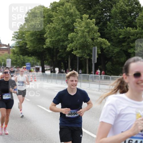 29.06.2025 - hella hamburg halbmarathon Jannik Wohlers http://msf.ph/oto/8144804 29.06.2025 10:09:47 Lombardsbrücke 1548, 3921, 5511, 7042, 7081, 7333, 7636, 8219, 8890, 9366, 9434, 9674, 10036, 10943, 11027, 13797, 16445, 16872, 17148, 18196 meine-sportfotos.de