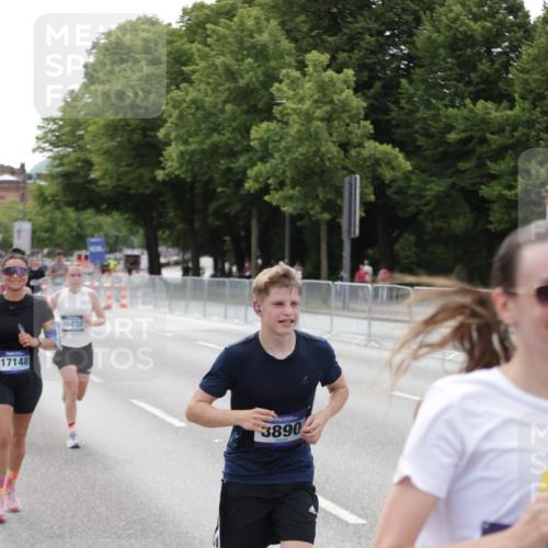 29.06.2025 - hella hamburg halbmarathon Jannik Wohlers http://msf.ph/oto/8144809 29.06.2025 10:09:47 Lombardsbrücke 1548, 3921, 5511, 7042, 7081, 7333, 7636, 8219, 8890, 9366, 9434, 9674, 10036, 10943, 11027, 13797, 16445, 16872, 17148, 18196 meine-sportfotos.de