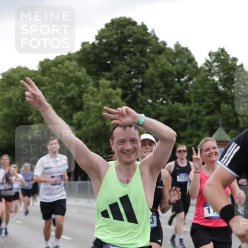 29.06.2025 - hella hamburg halbmarathon Jannik Wohlers http://msf.ph/oto/8144813 29.06.2025 10:46:45 Lombardsbrücke 1185, 1286, 1593, 1607, 1704, 1961, 2327, 2537, 2555, 2556, 2665, 4184, 4239, 4483, 5111, 5114, 5796, 6485, 6496, 6879, 7073, 7430, 7431, 8131, 8684, 8706, 8967, 9557, 9758, 9774, 9949, 10903, 11378, 11618, 11621, 12258, 12538, 12630, 12989, 13172, 13430, 13431, 13819, 14370, 14441, 15806, 15865, 16077, 16684, 16836, 17015, 17288, 17356, 18147, 18258, 18403, 18654, 18674, 18753 meine-sportfotos.de