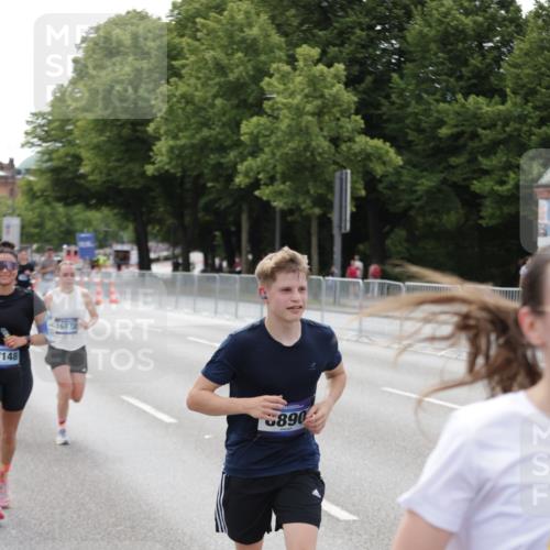 29.06.2025 - hella hamburg halbmarathon Jannik Wohlers http://msf.ph/oto/8144814 29.06.2025 10:09:47 Lombardsbrücke 1548, 3921, 5511, 7042, 7081, 7333, 7636, 8219, 8890, 9366, 9434, 9674, 10036, 10943, 11027, 13797, 16445, 16872, 17148, 18196 meine-sportfotos.de