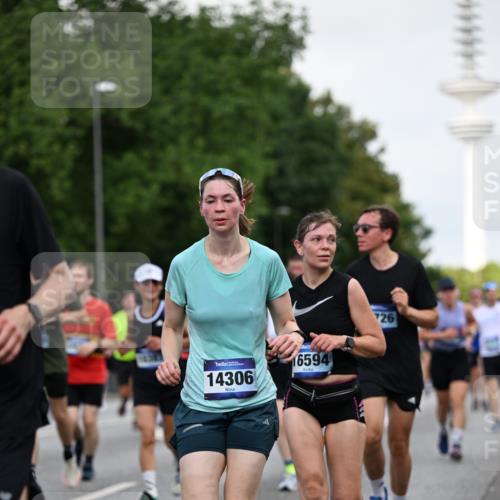 29.06.2025 - hella hamburg halbmarathon Dr. Thomas Lammeyer http://msf.ph/oto/8144820 29.06.2025 10:05:19 Kennedybrücke 1387, 1420, 1526, 1726, 2006, 2091, 2363, 2490, 2936, 3425, 3625, 3976, 4068, 4249, 4319, 4370, 5675, 6087, 6281, 6302, 6487, 6531, 6591, 6835, 6924, 7287, 7658, 7757, 7759, 7761, 8030, 8046, 8326, 8392, 8691, 8822, 8923, 9124, 9932, 10383, 10576, 10705, 11043 meine-sportfotos.de