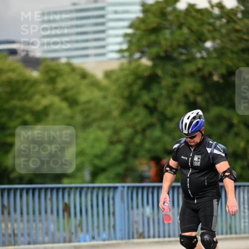29.06.2025 - hella hamburg halbmarathon Dr. Thomas Lammeyer http://msf.ph/oto/8144826 29.06.2025 09:12:59 Kennedybrücke  meine-sportfotos.de