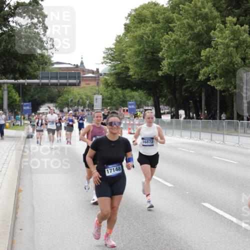 29.06.2025 - hella hamburg halbmarathon Jannik Wohlers http://msf.ph/oto/8144828 29.06.2025 10:09:47 Lombardsbrücke 1548, 3921, 5511, 7042, 7081, 7333, 7636, 8219, 8890, 9366, 9434, 9674, 10036, 10943, 11027, 13797, 16445, 16872, 17148, 18196 meine-sportfotos.de