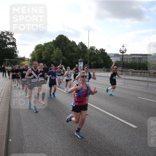 29.06.2025 - hella hamburg halbmarathon Jannik Wohlers http://msf.ph/oto/8144829 29.06.2025 09:54:53 Lombardsbrücke 1200, 1683, 1696, 1706, 2207, 2274, 2287, 2411, 3258, 3435, 3747, 4093, 4121, 4189, 5102, 5638, 5708, 6027, 6158, 6662, 6836, 6938, 7052, 7312, 7508, 7659, 8139, 8153, 8218, 8371, 8437, 8454, 8693, 8720, 8889, 8899, 8955, 9031, 9032, 9159, 9529, 9649, 9720, 9869, 9931, 9959, 10053, 10122, 10184, 10263, 10423, 10868, 11185, 11340, 12016, 12171, 12321, 12533, 12891, 13233, 13289, 13570, 14045, 15430, 15681, 16086, 16089, 16103, 16513, 16538, 17008, 17221, 17499, 17912 meine-sportfotos.de